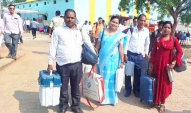 कलेक्टर प्रभात मलिक ने मतदान दलों को मंडी परिसर से किया रवाना