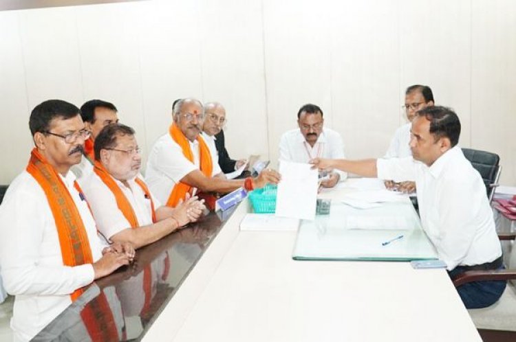 रायपुर लोकसभा सीट से बृजमोहन अग्रवाल ने दाखिल किया नामांकन
