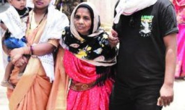 सुबह से कतार लगी, तेज धूप में खाली हो गए बूथ