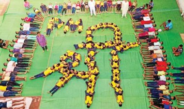 समरकैंप में प्रतिदिन लग रही योग की कक्षा