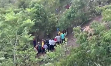 कश्मीर में आतंकी हमले के बाद खाई में गिरी बस, 10 लोगों की मौत, PM मोदी ने हरसंभव मदद का दिया आश्वासन