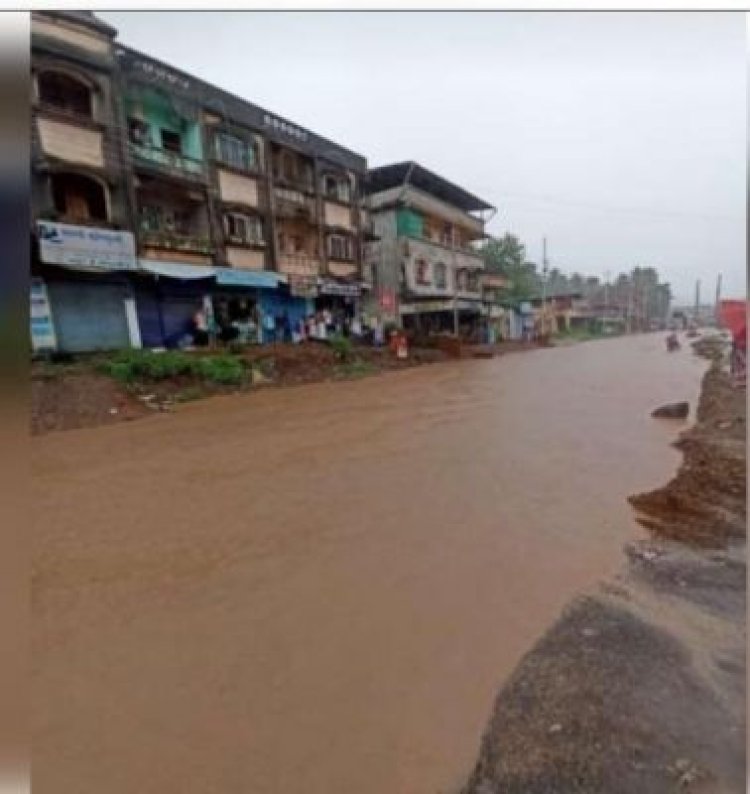 मुंबई में बारिश से गिरा घर का हिस्सा, नाबालिग और पिता की मौत