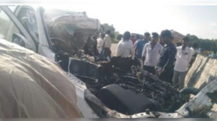 कर्नाटक में सड़क हादसे में दो साल के बच्चे समेत तीन की मौत