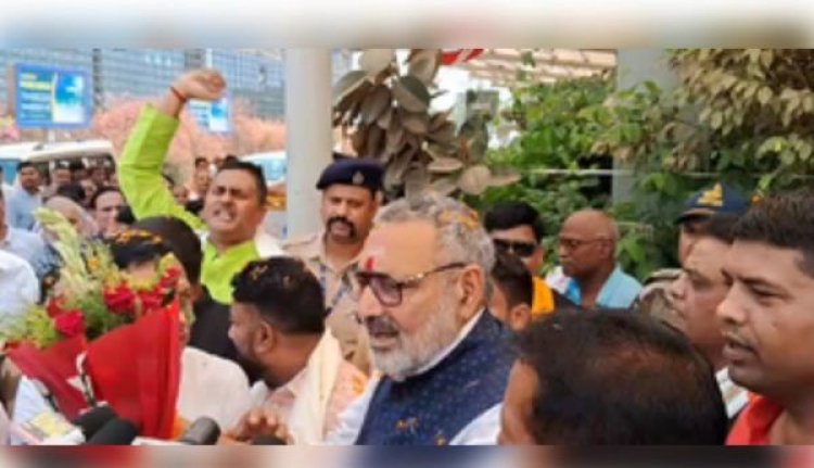 मंत्री बनने के बाद पटना पहुंचे गिरिराज सिंह का जोरदार स्वागत, तेजस्वी यादव पर कसा तंज