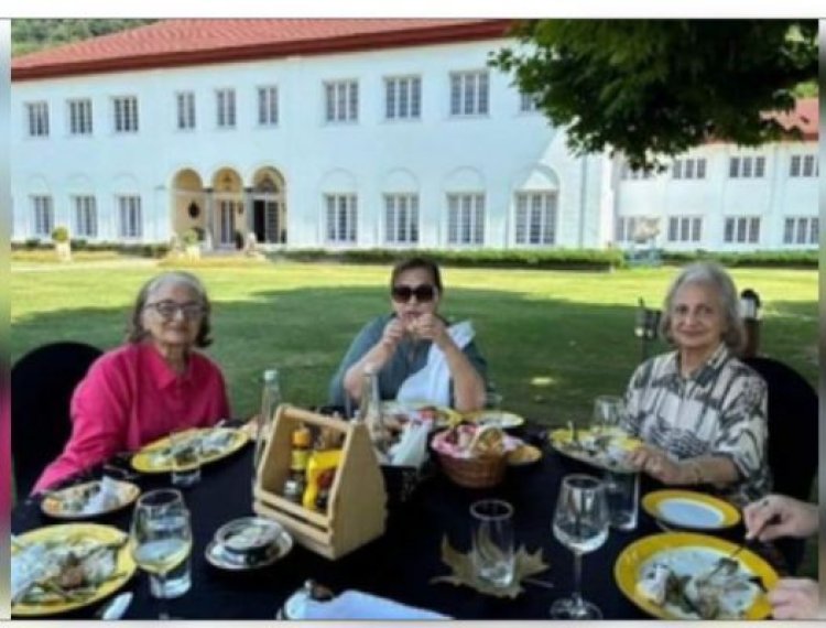 कश्मीर में छुट्टियां एन्जॉय कर रहीं आशा पारेख, वहीदा रहमान और हेलेन, 70 के दशक की यादें हुई ताजा