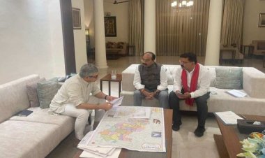 डिप्टी सीएम साव और शर्मा ने रेल मंत्री अश्विनी वैष्णव से की मुलाकात, प्रदेश में चल रही रेल परियोजनाओं पर की चर्चा