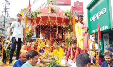 रथ खींचने उमड़े भक्त, भगवान जगन्नाथ भाई-बहन