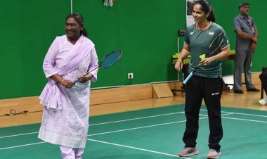 बैडमिंटन कोर्ट में President और साइना का मुकाबला, प्रेसिडेंट ने दी कड़ी चुनौती