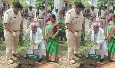 एक पौधा मां के नाम अभियान कलेक्टर ,पुलिस अधीक्षक सहित जन प्रतिनिधियों ने किया पौधारोपण