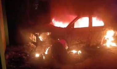 चौकी प्रभारी की कार को किया आग के हवाले, फायर ब्रिगेड के पहुंचने तक कार हुई खाक