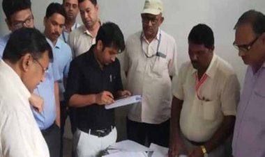 कमिश्नर रीवा संभाग ने किया उपखण्ड कार्यालय मझौली का निरीक्षण