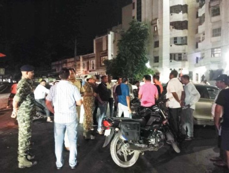 फिल्मी अंदाज में बाइक सवार दो युवक लाखों के जेवर लेकर फरार