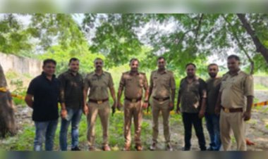 नोएडा में वेयर हाउस से चोरी करने वाले दो आरोपी गिरफ्तार, 30 फोन बरामद