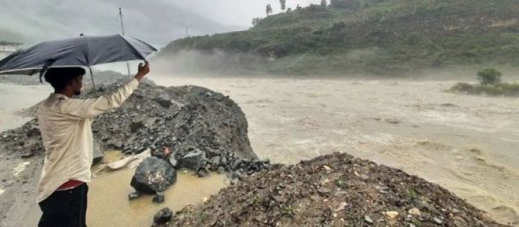 हिमाचल में बादल फटा, कई लापता, उत्तर भारत में भारी नुकसान