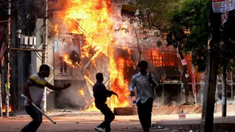 Bangladesh Violence: बांग्लादेश में हिंदू मंदिरों और घरों में तोड़फोड़, 100 लोगों की हत्या, पीएम हसीना बोलीं- ये छात्र नहीं, आतंकवादी हैं