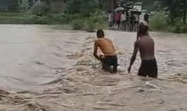 बाढ़ में फंसे 12 लोगों को किया जाएगा एयरलिफ्ट:हैदराबाद से 60 सदस्यीय NDRF की टीम ग्वालियर रवाना, 3 हेलिकॉप्टर से होगा रेस्क्यू