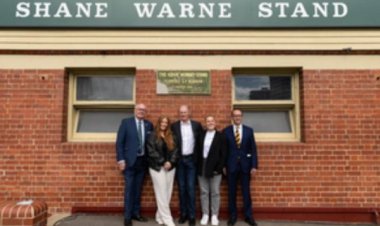 मेलबर्न के जंक्शन ओवल में शेन वॉर्न के नाम पर स्टैंड का अनावरण