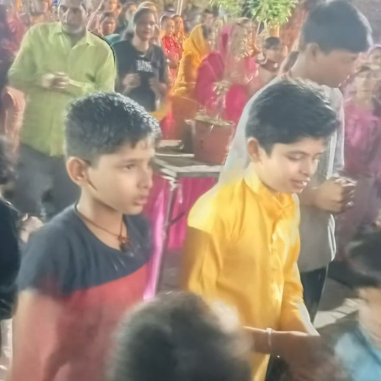 एकता पुरी दुर्गा पंडाल में मनाई गई नवरात्रि:लोगों ने चौथे दिन कूष्मांडा माता का श्रृंगार कर की आरती