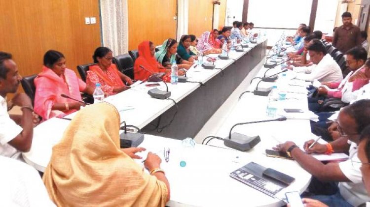 जनपद की सामान्य सभा से जिम्मेदार अफसर नदारद, जनप्रतिनिधि आक्रोशित