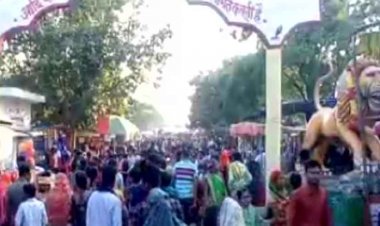 छत्तीसगढ़-धमतरी में नि:संतान महिलाओं के पेट में पैर रखता है पुजारी, कामना पूर्ति की अजीबोगरीब परंपरा