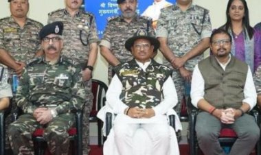 छत्तीसगढ़ में नक्सल आपरेशन में मिल रही सफलता की पूरे देश में हो रही है प्रशंसा : मुख्यमंत्री श्री विष्णु देव साय, बस्तर से नक्सल उन्मूलन में सुरक्षा जवानों की है अत्यंत महत्वपूर्ण भूमिका, बस्तर प्रवास के दौरान जवानों का उत्साह बढ़ाने मुख्यमंत्री अचानक पहुंचे सीआरपीएफ कैंप, जवानों के आग्रह पर सीआरपीएफ कैंप सेडवा में मुख्यमंत्री ने किया रात्रि विश्राम