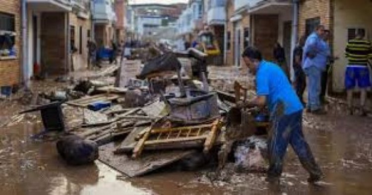 स्पेन: लोगों के विरोध के बाद राजा फ़िलिप ने दौरा किया रद्द, स्पेन में फिर बारिश की चेतावनी