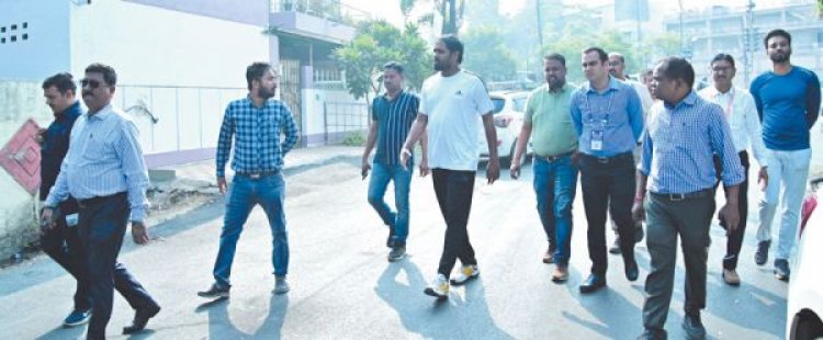 कैलाश टॉवर की पार्किंग में गोडाउन आयुक्त ने किया सील