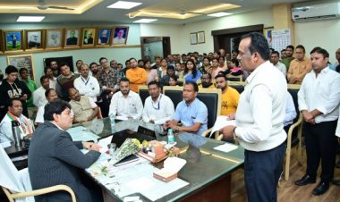 अधिकारी- कर्मचारी एकता संघ ने अपनी 7 सूत्रीय मांगों को लेकर महापौर, सभापति, नेताप्रतिपक्ष, आयुक्त को ज्ञापन सौंपा