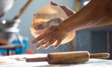 वास्तु शास्त्र के अनुसार रोटी बेलते समय न करें ये गलती