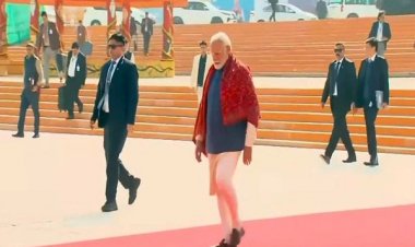 प्रयागराज पहुंचे प्रधानमंत्री नरेंद्र मोदी, महाकुंभ की तैयारियों का ले रहे जायजा