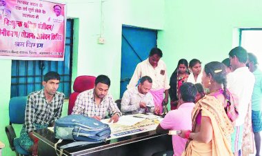 नौगढ़ी में पंजीयन  नवीनीकरण शिविर
