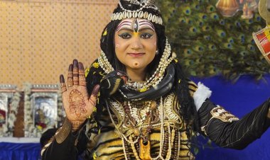 इंदौर के माहेश्वरी भवन में भागवत कथा:शिव-पार्वती विवाह उत्सव में उत्साह से शामिल हुए श्रद्धालु, भजनों पर नाचे