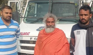 गुजरात पुलिस ने चित्रकूट में साधु को गिरफ्तार किया:सोशल मीडिया पर आपत्तिजनक टिप्पणियां करने का आरोप