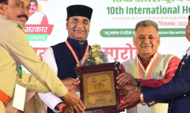 बैतूल की नांदा समिति को बिक्री का प्रथम पुरुस्कार:पैकेजिंग में सुधार कर बिक्री बढाई, कुल 6 लाख रु. का सामान बेचा