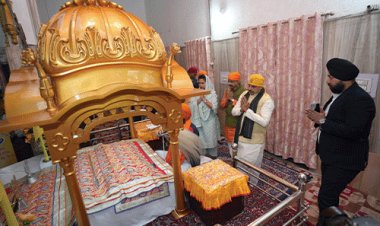 वीर बाल दिवस पर गुरुद्वारा पहुंचे सीएम मोहन:गुरबाणी सुनने के बाद बोले- गुरु गोविन्द सिंह के परिवार ने देश पर बलिदान दिया