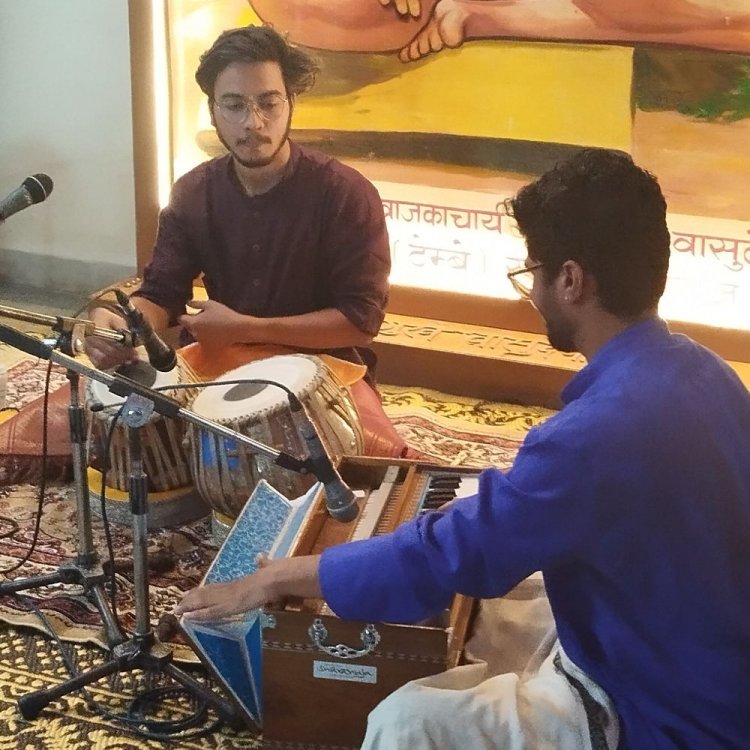 वैशाली नगर तिराहा इंदौर स्थित दत्त मंदिर में महोत्सव:शाम की आरती के बाद अभंग एवं भक्ति गीतों का शानदार प्रस्तुति