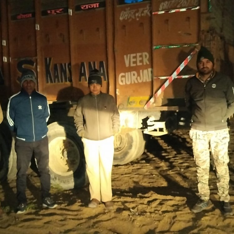 मुरैना में अवैध रेत खनन करते ट्रक जब्त:ऑपरेशन वाइल्ड ट्रैप के तहत वन विभाग और पुलिस ने की कार्रवाई