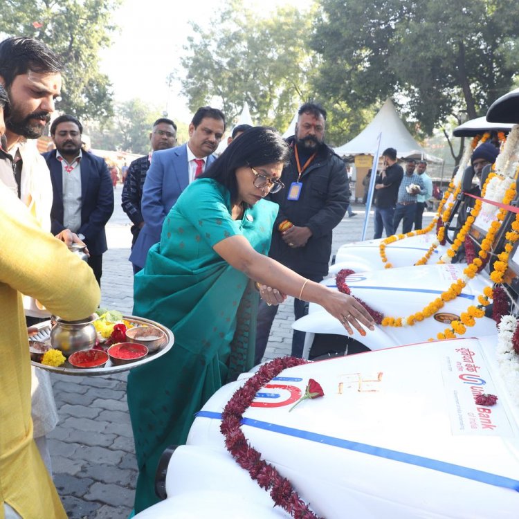 यूनियन बैंक ने महाकाल मंदिर को दान की 5 ई-कार्ट:30 लाख रुपए है कीमत, महाकाल मंदिर समिति के बेड़े में 32 पर पहुंची ई-कार्ट की संख्या