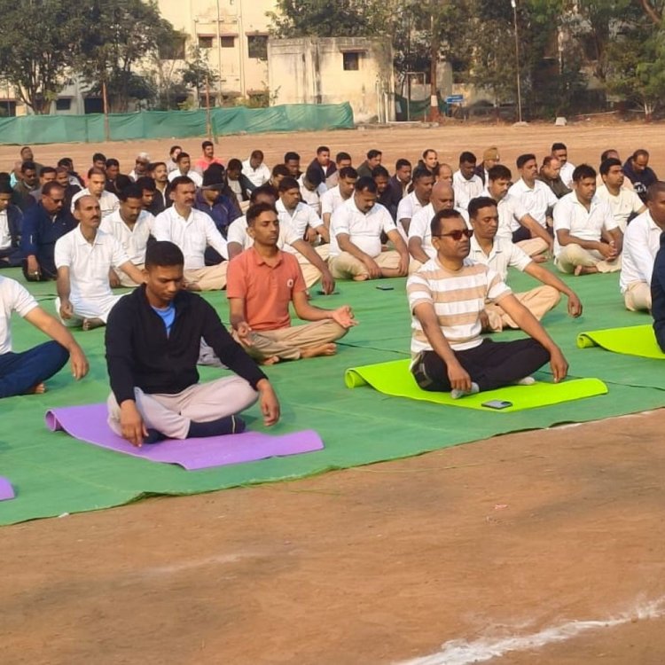 पुलिस विभाग ने मनाया विश्व ध्यान दिवस:पुलिसकर्मियों ने किया योग; एसपी बोले- ध्यान, योग से मिलती है तनाव से मुक्ति