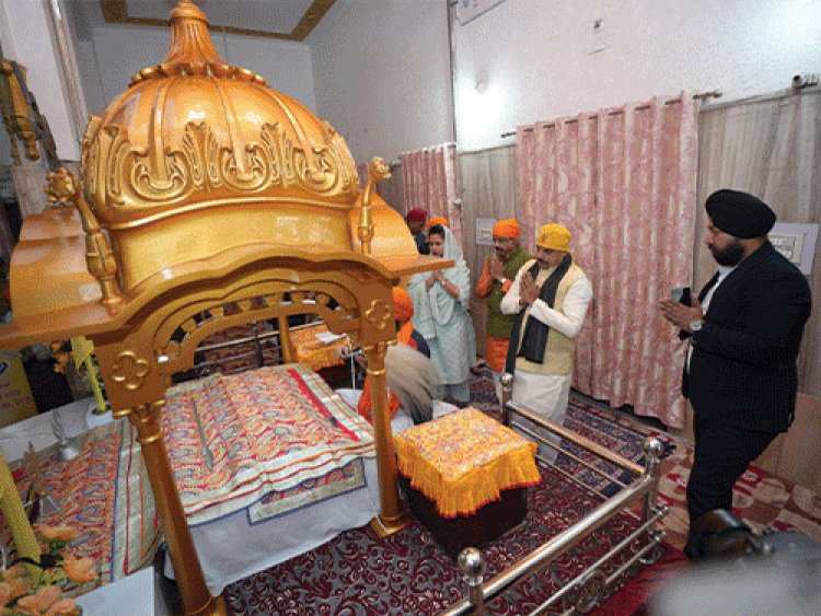 वीर बाल दिवस पर गुरुद्वारा पहुंचे सीएम मोहन:गुरबाणी सुनने के बाद बोले- गुरु गोविन्द सिंह के परिवार ने देश पर बलिदान दिया