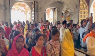 बम्लेश्वरी मंदिर में उमड़ी भीड़, नए साल के पहले दिन पहुंचे 1 लाख से ज्यादा श्रद्धालु