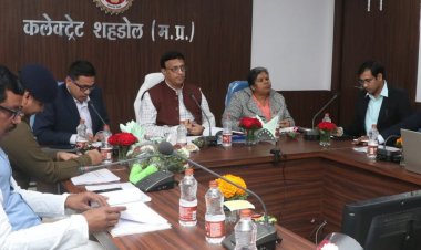 खुले में मांस बिक्री पर सख्त कार्रवाई का आदेश:शहडोल में अपर मुख्य सचिव बोले- दुकानों में ग्रीन नेट और अपारदर्शी कांच लगाना अनिवार्य