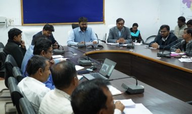 जशपुर: अधिकारी और कर्मचारी अवकाश पर नहीं रहेगा- कलेक्टर “ कानून व्यवस्था का सख्ती से पालन करने के दिए निर्देश”चुनाव ड्यूटी से बचने के लिए किसी भी प्रकार की बहानेबाजी नहीं चलेगी”मतदान केंद्र में पानी बिजली शौचालय सहित बुनियादी सुविधाएं उपलब्ध कराने के निर्देश….