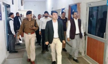 कलेक्टर एवं एसपी ने किया स्ट्राँग रूम का निरीक्षण एवं नाम निर्देशन की तैयारियों का लिया जायजा*  *निर्वाचन की तैयारियों के संबंध में अधिकारियों को दिए दिशा-निर्देश