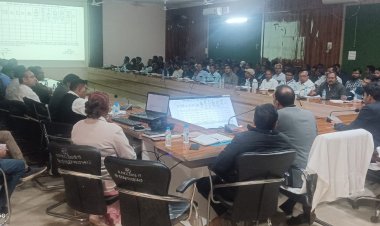 निर्वाचन सेक्टर अधिकारियों हेतु एक दिवसीय प्रशिक्षण का हुआ आयोजन" मतदान दलों हेतु सुविधाएं सुनिश्चित करने सहित मतदान एवं मतगणना संबंधित बताई गई बारीकियां