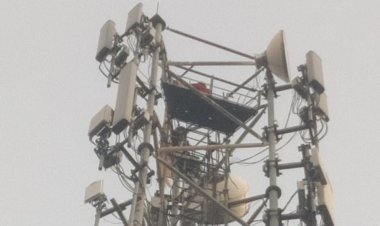 Big Breaking Jashpur: टावर के सबसे अंतिम छोर में चढ़ी महिला " पुलिस मौके पर मौजूद..... पढ़िए पूरी खबर 