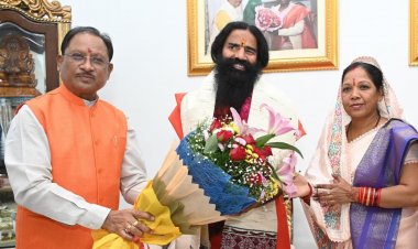 रायपुर: मुख्यमंत्री श्री विष्णुदेव साय से योग गुरु बाबा रामदेव ने सौजन्य मुलाकात की...