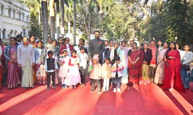 जशपुर: गणतंत्र दिवस पर कलेक्टर श्री रोहित व्यास ने कलेक्टोरेट परिसर में फहराया राष्ट्रीय ध्वज संविधान की उद्देशिका की पूर्ति हमारा लक्ष्य" कलेक्टर श्री व्यास