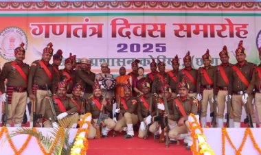 रायपुर : गणतंत्र दिवस 2025 : सांसद श्री चिंतामणि महाराज ने कोरिया जिले में फहराया राष्ट्रीय ध्वज   