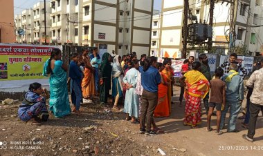 राजधानी रायपुर के पीएम आवास हितग्राहियों का फूटा गुस्सा,पोस्टर लगाकर किया चुनाव का बहिष्कार,हितग्राहियों ने सरकार पर लगाए गंभीर आरोप,